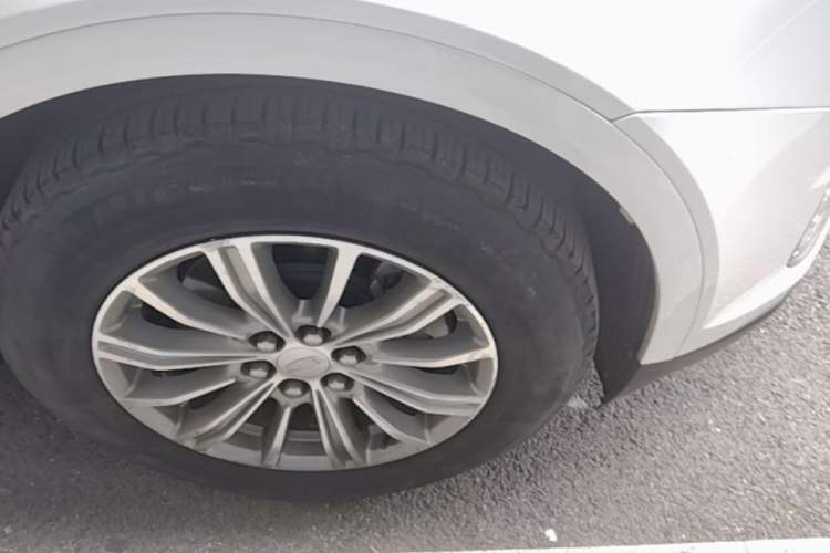 Used Cadillac XT5 2016 28T Four-Wheel Drive Luxury Model Right Front Wheel Hub