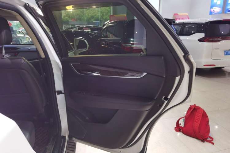 Used Cadillac XT5 2016 25T Luxury Model Right Rear Door Interior