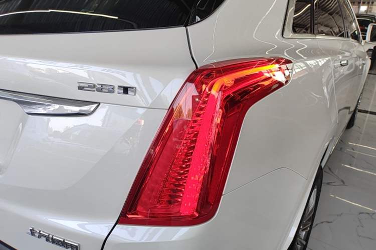Used Cadillac XT5 2016 28T Four-Wheel Drive Luxury Model Right Rear Taillight