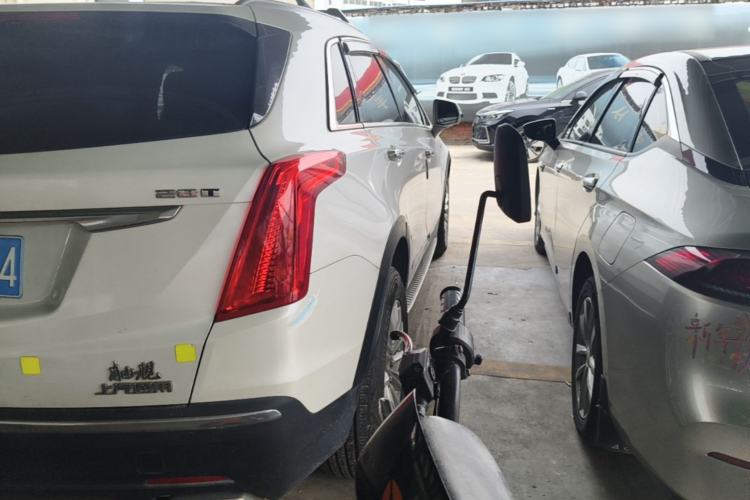 Used Cadillac XT5 2016 28T Four-Wheel Drive Tech Version Right Rear Taillight