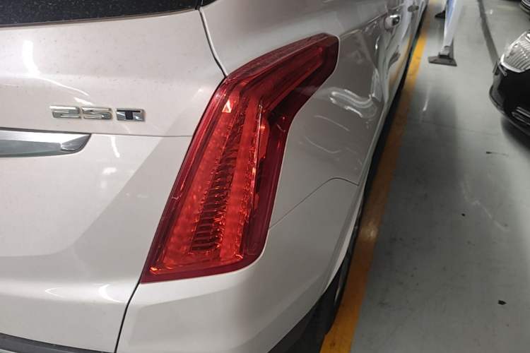 Used Cadillac XT5 2016 25T Tech Edition Right Rear Taillight