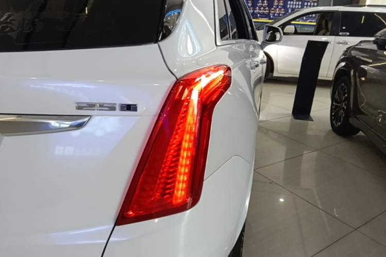 Used Cadillac XT5 2016 25T Luxury Model Right Rear Taillight