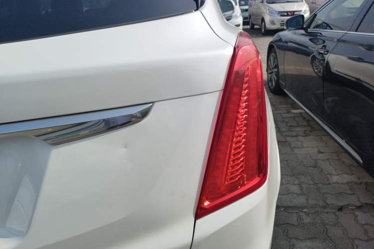 Used Cadillac XT5 2016 25T Luxury Model Right Rear Taillight