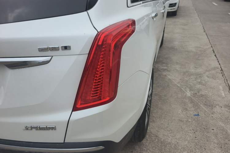 Used Cadillac XT5 2016 28T Four-Wheel Drive Luxury Model Right Rear Taillight