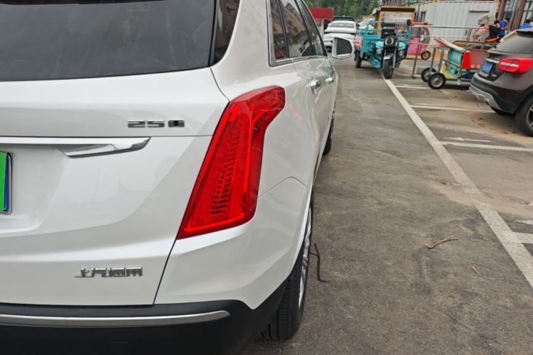 Used Cadillac XT5 2016 25T Tech Edition Right Rear Taillight