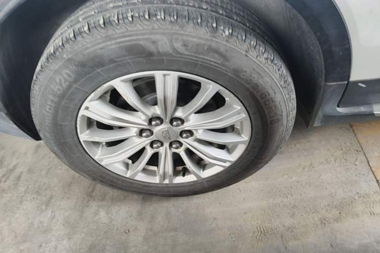 Used Cadillac XT5 2016 28T Four-Wheel Drive Tech Version Right Rear Wheel Hub
