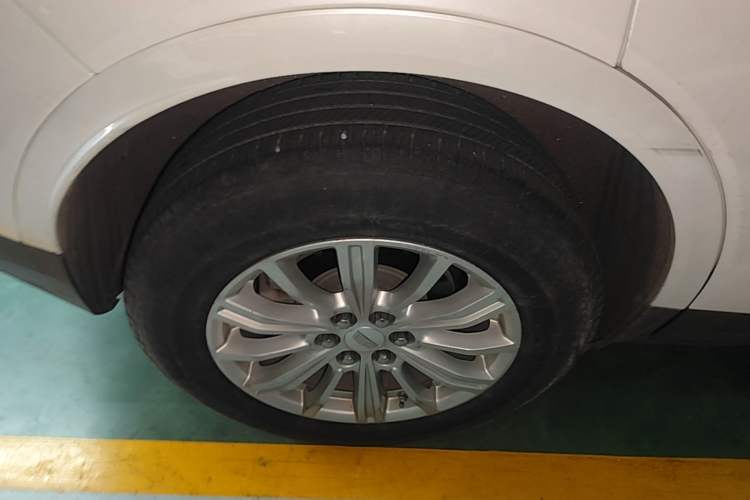 Used Cadillac XT5 2016 25T Tech Edition Right Rear Wheel Hub
