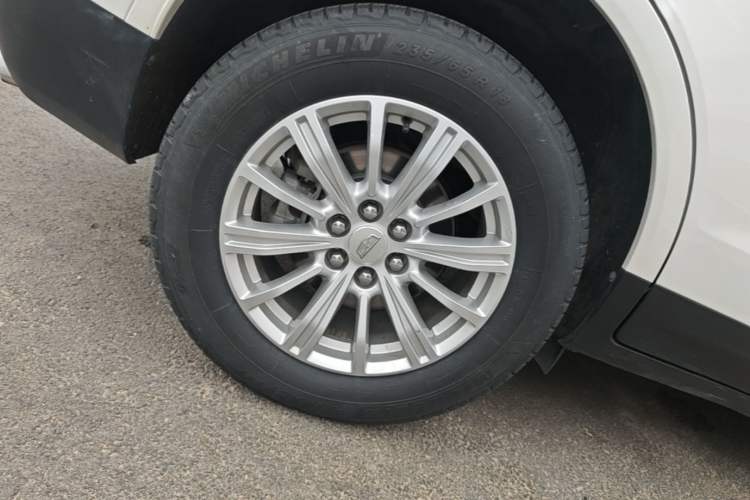 Used Cadillac XT5 2016 25T Tech Edition Right Rear Wheel Hub