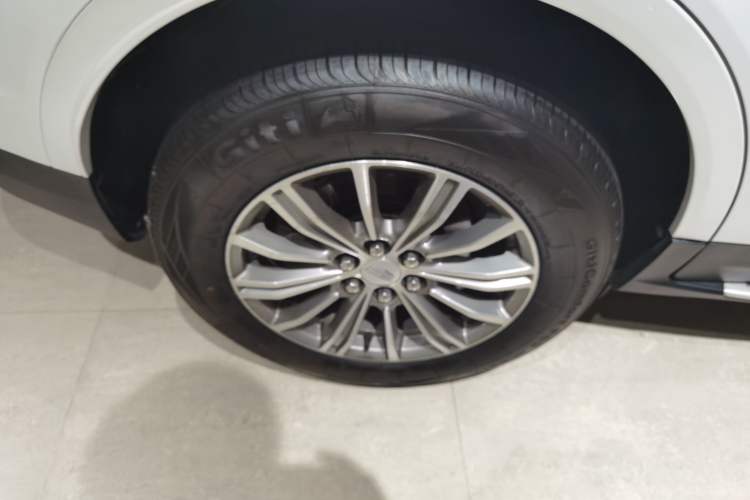 Used Cadillac XT5 2016 25T Luxury Model Right Rear Wheel Hub