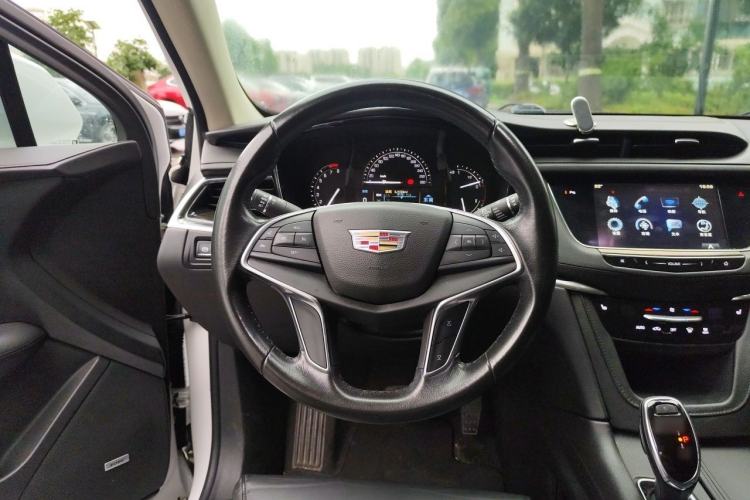 Used Cadillac XT5 2016 25T Luxury Model Steering Wheel
