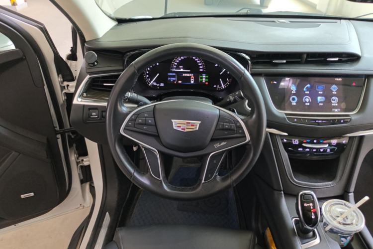 Used Cadillac XT5 2016 25T Luxury Model Steering Wheel