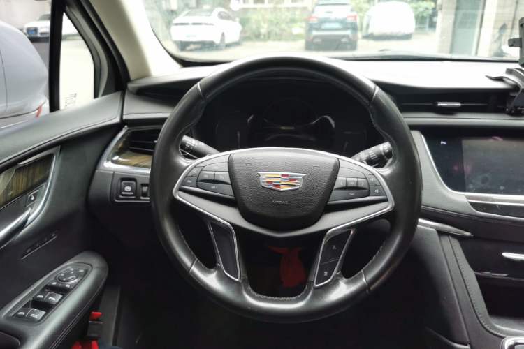 Used Cadillac XT5 2016 25T Luxury Model Steering Wheel