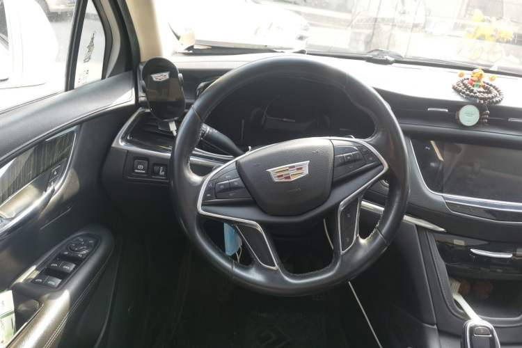 Used Cadillac XT5 2016 25T Luxury Model Steering Wheel