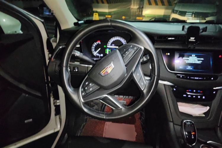 Used Cadillac XT5 2016 25T Luxury Model Steering Wheel