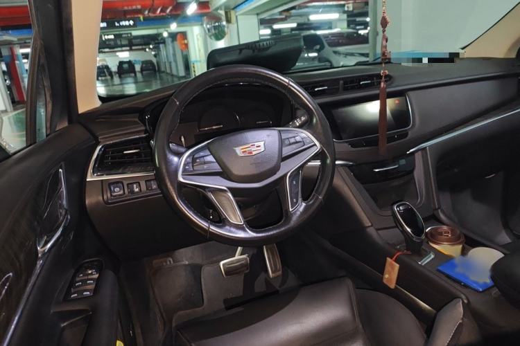 Used Cadillac XT5 2016 25T Luxury Model Steering Wheel