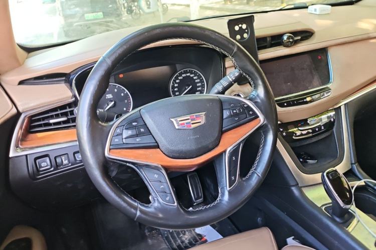 Used Cadillac XT5 2016 28T 4x4 Platinum Edition Steering Wheel