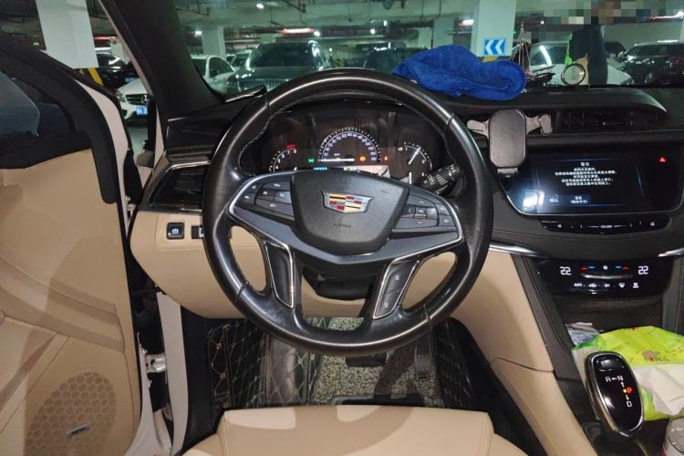 Used Cadillac XT5 2016 25T Tech Edition Steering Wheel