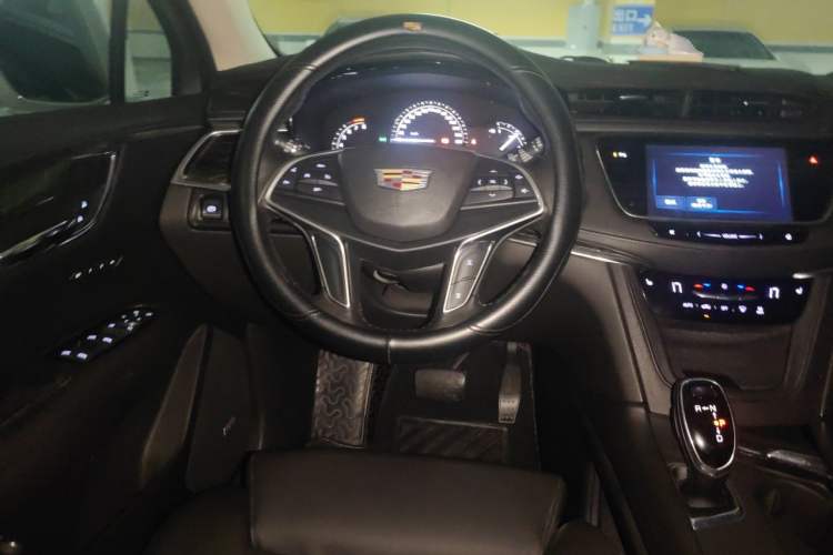 Used Cadillac XT5 2016 28T Four-Wheel Drive Luxury Model Steering Wheel