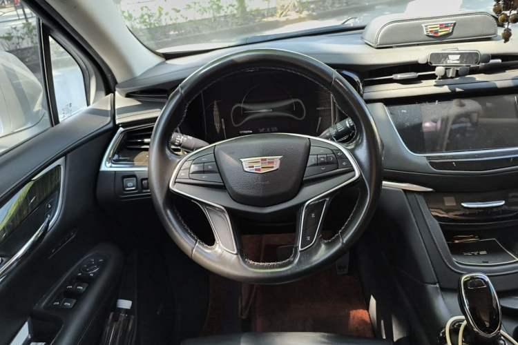 Used Cadillac XT5 2016 28T Four-Wheel Drive Luxury Model Steering Wheel