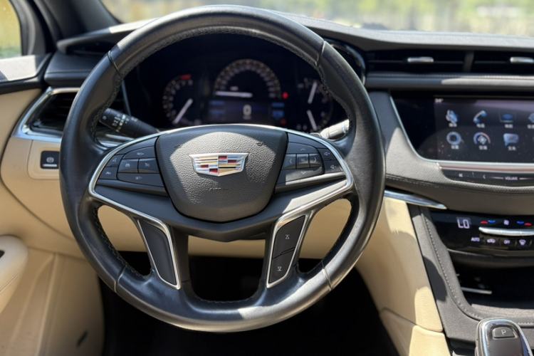 Used Cadillac XT5 2016 25T Tech Edition Steering Wheel
