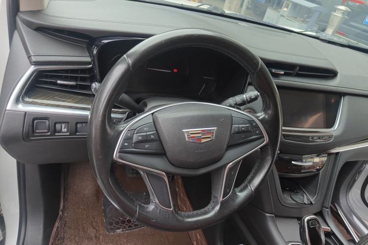 Used Cadillac XT5 2016 25T Luxury Model Steering Wheel