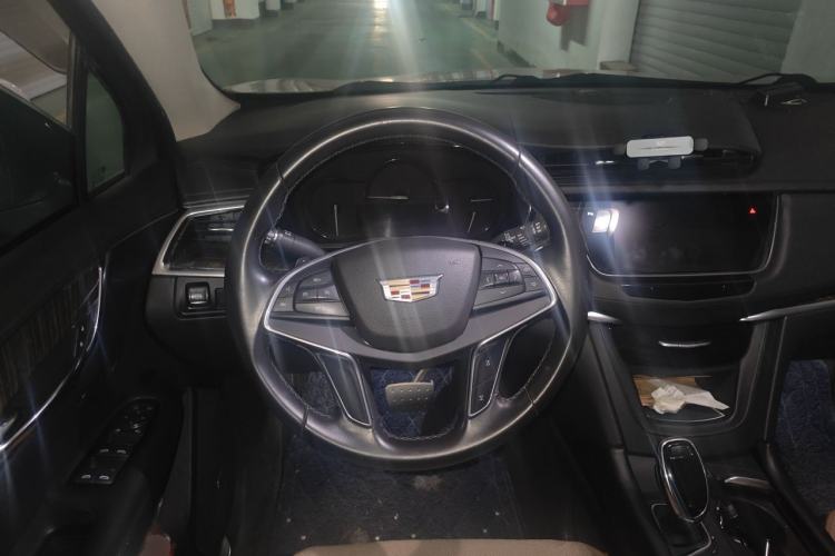 Used Cadillac XT5 2016 25T Luxury Model Steering Wheel