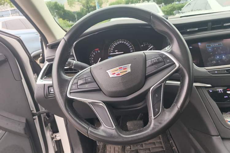 Used Cadillac XT5 2016 25T Luxury Model Steering Wheel