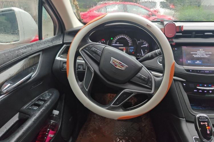 Used Cadillac XT5 2016 25T Luxury Model Steering Wheel
