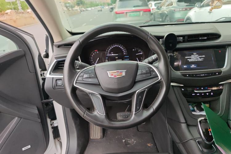 Used Cadillac XT5 2016 25T Luxury Model Steering Wheel