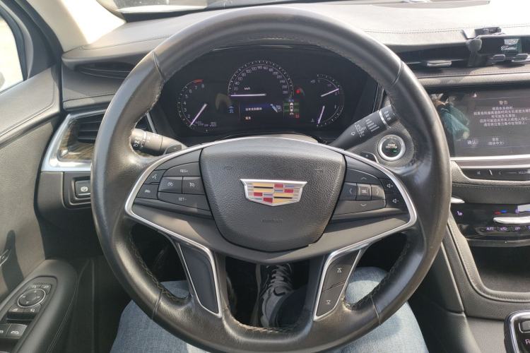 Used Cadillac XT5 2016 25T Luxury Model Steering Wheel