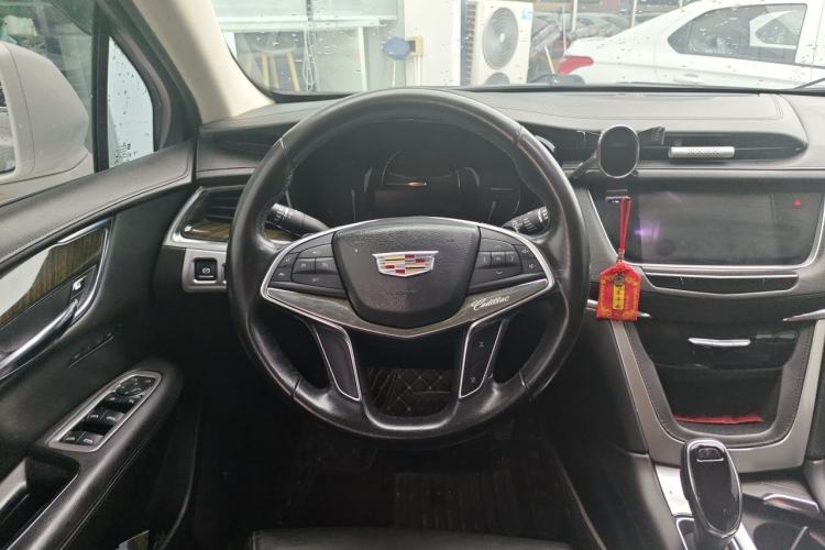 Used Cadillac XT5 2016 25T Luxury Model Steering Wheel