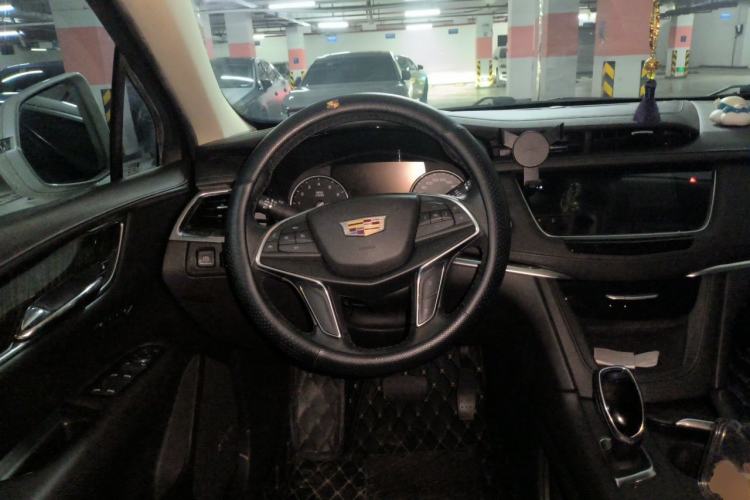 Used Cadillac XT5 2016 25T Luxury Model Steering Wheel
