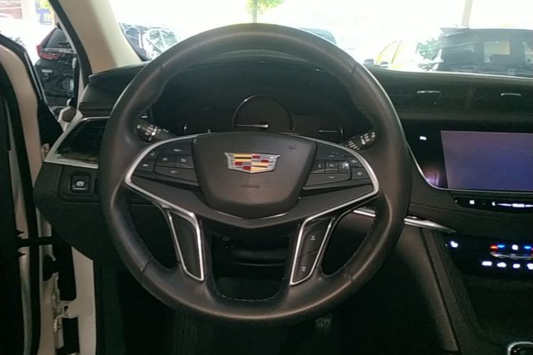 Used Cadillac XT5 2016 25T Luxury Model Steering Wheel