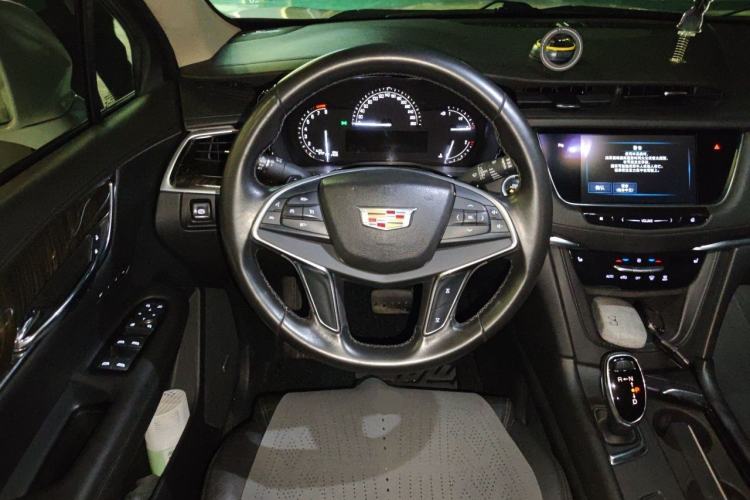 Used Cadillac XT5 2016 25T Luxury Model Steering Wheel