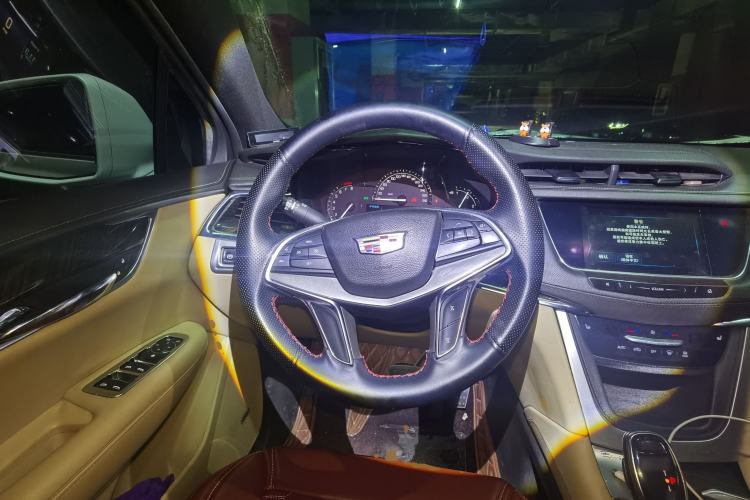 Used Cadillac XT5 2016 28T Four-Wheel Drive Tech Version Steering Wheel