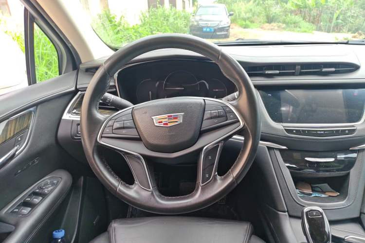 Used Cadillac XT5 2016 25T Luxury Model Steering Wheel