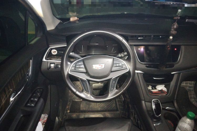 Used Cadillac XT5 2016 25T Luxury Model Steering Wheel