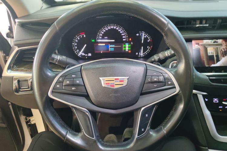 Used Cadillac XT5 2016 28T Four-Wheel Drive Luxury Model Steering Wheel