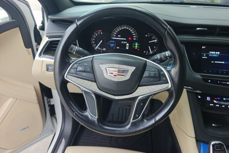 Used Cadillac XT5 2016 28T Four-Wheel Drive Tech Version Steering Wheel