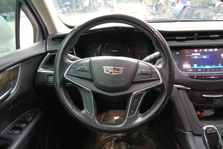Used Cadillac XT5 2016 25T Luxury Model Steering Wheel