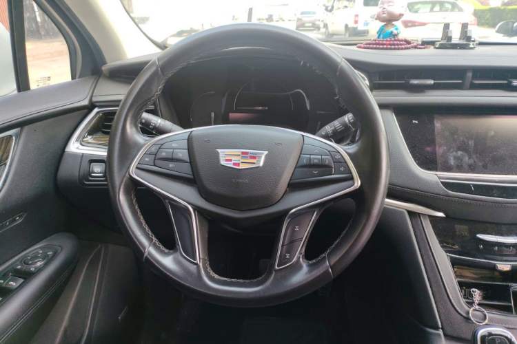 Used Cadillac XT5 2016 25T Luxury Model Steering Wheel
