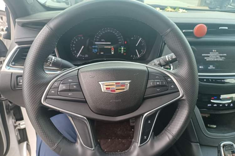 Used Cadillac XT5 2016 28T Four-Wheel Drive Luxury Model Steering Wheel