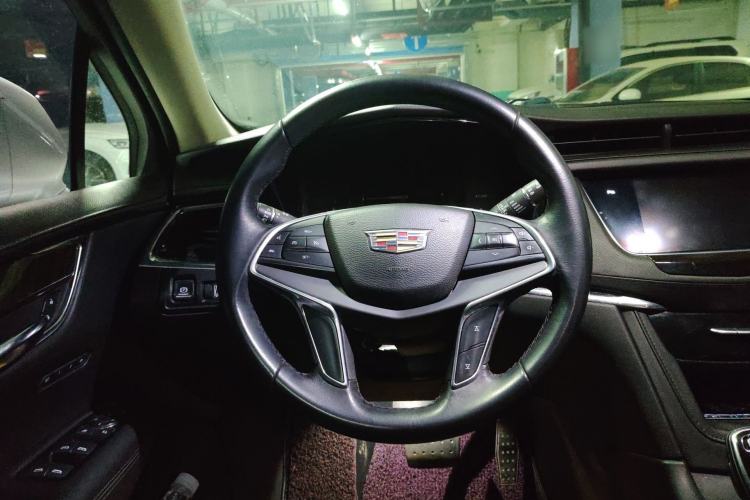 Used Cadillac XT5 2016 25T Luxury Model Steering Wheel