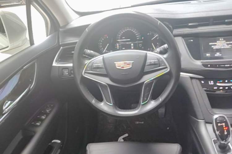 Used Cadillac XT5 2016 28T Four-Wheel Drive Luxury Model Steering Wheel