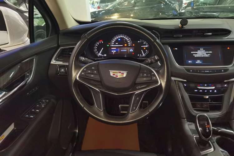 Used Cadillac XT5 2016 25T Luxury Model Steering Wheel