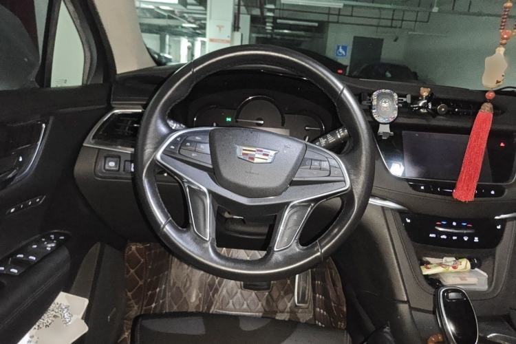 Used Cadillac XT5 2016 28T Four-Wheel Drive Luxury Model Steering Wheel
