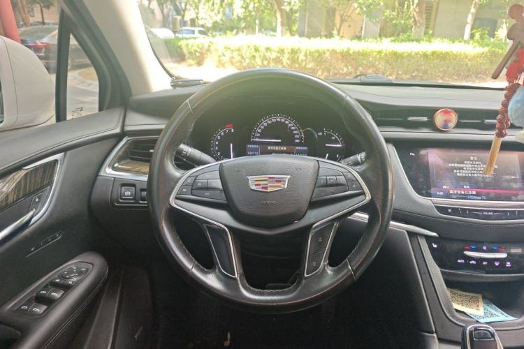 Used Cadillac XT5 2016 25T Luxury Model Steering Wheel