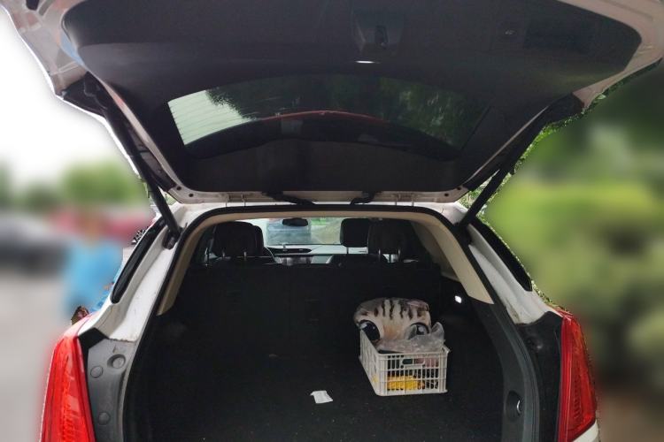 Used Cadillac XT5 2016 25T Luxury Model Trunk
