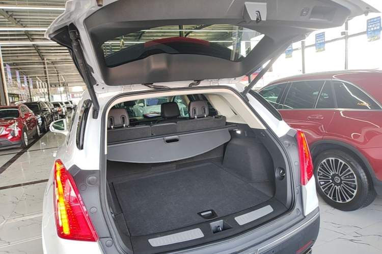 Used Cadillac XT5 2016 28T Four-Wheel Drive Luxury Model Trunk