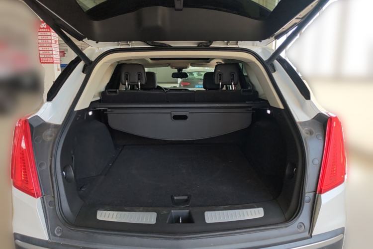 Used Cadillac XT5 2016 25T Luxury Model Trunk